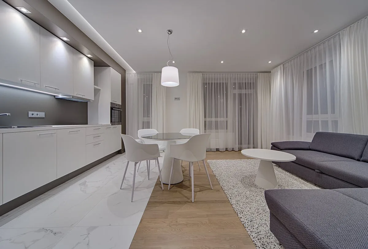 Piso 60×60 ou 90×90? Qual Combina Mais com o Seu Cômodo